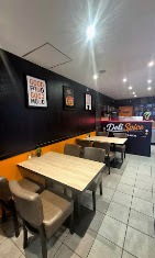 La salle de DeliSpice avec ses tables